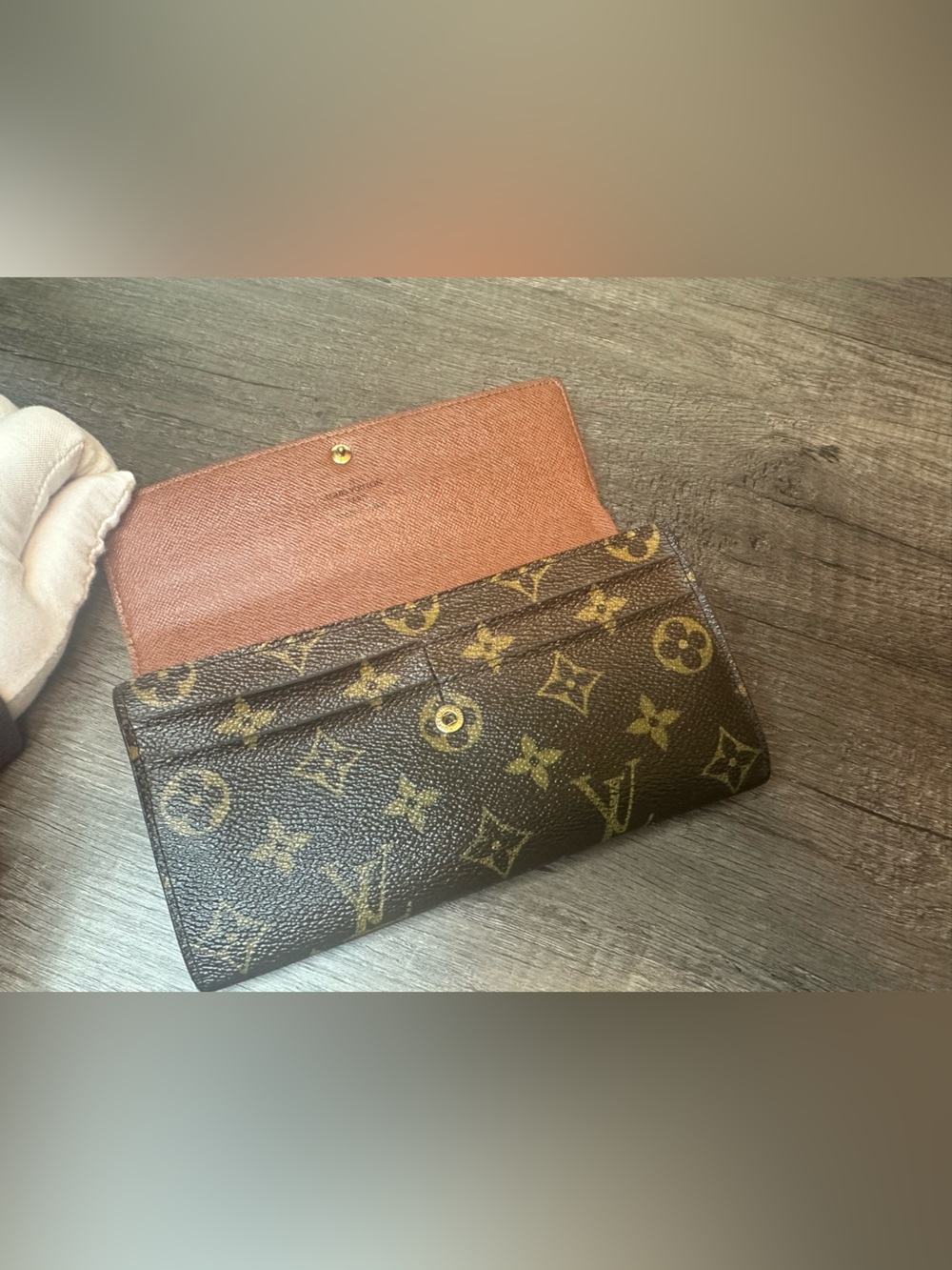 Louis Vuitton Monogram Sarah Wallet - Picture 10 of 13